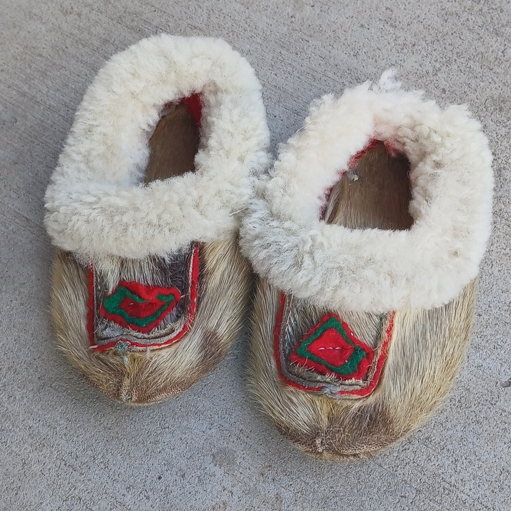 Vintage Antique? Reindeer Moccasins Handmade Clean 6.5" Children's